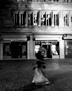 La passante (Photographie de Claire Libaux)